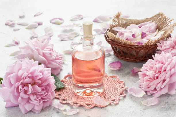 تصویر 4 از گلاب رایحه عصاره‌ ای طبیعی از گل محمدی با عطری ماندگار